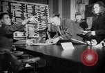 Standbild Hof in Sitzung Deutschland, 1946, aus Sekunde 47 historischem Filmmaterial Videoclip 65675042619