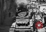 Standbild Hof in Sitzung Deutschland, 1946, aus Sekunde 58 historischem Filmmaterial Videoclip 65675042619