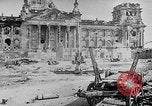 Immagine di Catturate i soldati tedeschi Germania, 1945, secondo 7 filmato di repertorio 65675042620