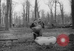 Standbild Deutsche Schneiden von Bäumen für Kraftstoff in Berlin nach Zweiten Weltkrieg Berlin Deutschland, 1945, aus Sekunde 29 historischem Filmmaterial Videoclip 65675042630