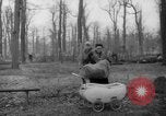 Standbild Deutsche Schneiden von Bäumen für Kraftstoff in Berlin nach Zweiten Weltkrieg Berlin Deutschland, 1945, aus Sekunde 30 historischem Filmmaterial Videoclip 65675042630