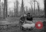 Standbild Deutsche Schneiden von Bäumen für Kraftstoff in Berlin nach Zweiten Weltkrieg Berlin Deutschland, 1945, aus Sekunde 34 historischem Filmmaterial Videoclip 65675042630