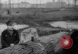 Standbild Deutsche Schneiden von Bäumen für Kraftstoff in Berlin nach Zweiten Weltkrieg Berlin Deutschland, 1945, aus Sekunde 49 historischem Filmmaterial Videoclip 65675042630