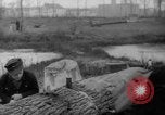 Standbild Deutsche Schneiden von Bäumen für Kraftstoff in Berlin nach Zweiten Weltkrieg Berlin Deutschland, 1945, aus Sekunde 50 historischem Filmmaterial Videoclip 65675042630