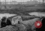 Standbild Deutsche Schneiden von Bäumen für Kraftstoff in Berlin nach Zweiten Weltkrieg Berlin Deutschland, 1945, aus Sekunde 52 historischem Filmmaterial Videoclip 65675042630
