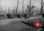 Standbild Schneiden von Bäumen Berlin Deutschland, 1945, aus Sekunde 34 historischem Filmmaterial Videoclip 65675042631