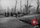 Standbild Schneiden von Bäumen Berlin Deutschland, 1945, aus Sekunde 36 historischem Filmmaterial Videoclip 65675042631