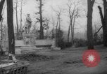 Standbild Schneiden von Bäumen Berlin Deutschland, 1945, aus Sekunde 50 historischem Filmmaterial Videoclip 65675042631