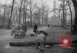 Standbild Schneiden von Bäumen Berlin Deutschland, 1945, aus Sekunde 55 historischem Filmmaterial Videoclip 65675042631