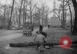 Standbild Schneiden von Bäumen Berlin Deutschland, 1945, aus Sekunde 58 historischem Filmmaterial Videoclip 65675042631