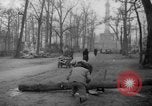 Standbild Schneiden von Bäumen Berlin Deutschland, 1945, aus Sekunde 60 historischem Filmmaterial Videoclip 65675042631