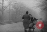 Standbild Hand gezogenen Wagen Berlin Deutschland, 1945, aus Sekunde 31 historischem Filmmaterial Videoclip 65675042632