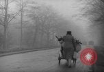 Standbild Hand gezogenen Wagen Berlin Deutschland, 1945, aus Sekunde 33 historischem Filmmaterial Videoclip 65675042632