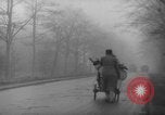 Standbild Hand gezogenen Wagen Berlin Deutschland, 1945, aus Sekunde 34 historischem Filmmaterial Videoclip 65675042632
