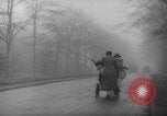 Standbild Hand gezogenen Wagen Berlin Deutschland, 1945, aus Sekunde 35 historischem Filmmaterial Videoclip 65675042632