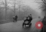 Standbild Hand gezogenen Wagen Berlin Deutschland, 1945, aus Sekunde 38 historischem Filmmaterial Videoclip 65675042632