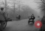 Standbild Hand gezogenen Wagen Berlin Deutschland, 1945, aus Sekunde 40 historischem Filmmaterial Videoclip 65675042632
