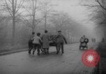 Standbild Hand gezogenen Wagen Berlin Deutschland, 1945, aus Sekunde 45 historischem Filmmaterial Videoclip 65675042632