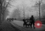 Standbild Hand gezogenen Wagen Berlin Deutschland, 1945, aus Sekunde 49 historischem Filmmaterial Videoclip 65675042632