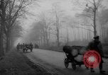 Standbild Hand gezogenen Wagen Berlin Deutschland, 1945, aus Sekunde 50 historischem Filmmaterial Videoclip 65675042632