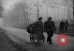 Standbild Hand gezogenen Wagen Berlin Deutschland, 1945, aus Sekunde 53 historischem Filmmaterial Videoclip 65675042632