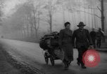 Standbild Hand gezogenen Wagen Berlin Deutschland, 1945, aus Sekunde 54 historischem Filmmaterial Videoclip 65675042632