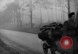 Standbild Hand gezogenen Wagen Berlin Deutschland, 1945, aus Sekunde 56 historischem Filmmaterial Videoclip 65675042632