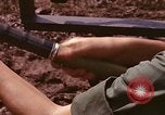 Standbild RPG-7 Rakete Vietnam, 1970, aus Sekunde 47 historischem Filmmaterial Videoclip 65675042654