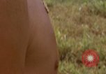 Standbild RPG-7 Rakete Vietnam, 1970, aus Sekunde 50 historischem Filmmaterial Videoclip 65675042654