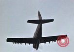 Standbild USA A-1 E Flugzeuge Vietnam, 1966, aus Sekunde 31 historischem Filmmaterial Videoclip 65675042657