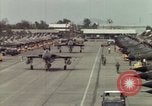 Standbild USA F-105 Flugzeuge Vietnam, 1967, aus Sekunde 32 historischem Filmmaterial Videoclip 65675042664