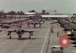 Standbild USA F-105 Flugzeuge Vietnam, 1967, aus Sekunde 37 historischem Filmmaterial Videoclip 65675042664