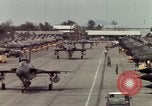Standbild USA F-105 Flugzeuge Vietnam, 1967, aus Sekunde 43 historischem Filmmaterial Videoclip 65675042664