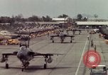 Standbild USA F-105 Flugzeuge Vietnam, 1967, aus Sekunde 46 historischem Filmmaterial Videoclip 65675042664