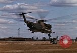 Standbild USA HH-53-Helikopter Vietnam, 1967, aus Sekunde 30 historischem Filmmaterial Videoclip 65675042666