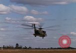 Standbild USA HH-53-Helikopter Vietnam, 1967, aus Sekunde 33 historischem Filmmaterial Videoclip 65675042666