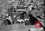 Standbild Ägyptische Arbeiter Hermopolis Ägypten, 1930, aus Sekunde 16 historischem Filmmaterial Videoclip 65675042733