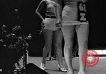 Standbild Helen Mack gekrönt bei Schönheitswettbewerb New York City USA, 1934, aus Sekunde 12 historischem Filmmaterial Videoclip 65675042752