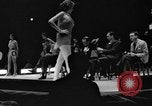 Standbild Helen Mack gekrönt bei Schönheitswettbewerb New York City USA, 1934, aus Sekunde 16 historischem Filmmaterial Videoclip 65675042752