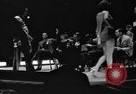 Standbild Helen Mack gekrönt bei Schönheitswettbewerb New York City USA, 1934, aus Sekunde 18 historischem Filmmaterial Videoclip 65675042752