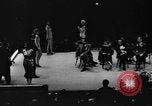 Standbild Helen Mack gekrönt bei Schönheitswettbewerb New York City USA, 1934, aus Sekunde 26 historischem Filmmaterial Videoclip 65675042752