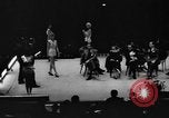 Standbild Helen Mack gekrönt bei Schönheitswettbewerb New York City USA, 1934, aus Sekunde 27 historischem Filmmaterial Videoclip 65675042752