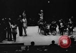 Standbild Helen Mack gekrönt bei Schönheitswettbewerb New York City USA, 1934, aus Sekunde 30 historischem Filmmaterial Videoclip 65675042752