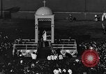 Standbild katholische Priester Cincinnati Ohio USA, 1934, aus Sekunde 32 historischem Filmmaterial Videoclip 65675042754