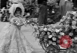Standbild Us-amerikanische Kinder parade in Kostüm Ocean Park California USA, 1935, aus Sekunde 14 historischem Filmmaterial Videoclip 65675042765