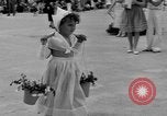 Standbild Us-amerikanische Kinder parade in Kostüm Ocean Park California USA, 1935, aus Sekunde 20 historischem Filmmaterial Videoclip 65675042765
