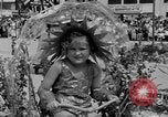 Standbild Us-amerikanische Kinder parade in Kostüm Ocean Park California USA, 1935, aus Sekunde 42 historischem Filmmaterial Videoclip 65675042765