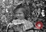 Standbild Us-amerikanische Kinder parade in Kostüm Ocean Park California USA, 1935, aus Sekunde 47 historischem Filmmaterial Videoclip 65675042765