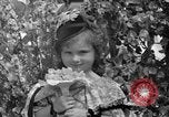 Standbild Us-amerikanische Kinder parade in Kostüm Ocean Park California USA, 1935, aus Sekunde 48 historischem Filmmaterial Videoclip 65675042765