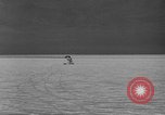 Standbild John Cobb Bonneville Salt Flats Utah USA, 1939, aus Sekunde 14 historischem Filmmaterial Videoclip 65675042801